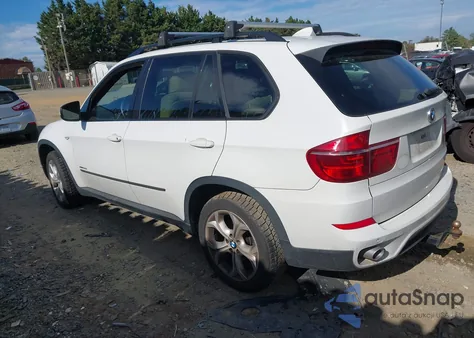 2013 BMW X5 xDrive35D z USA, uszkodzony, nr VIN 5UXZW0C56D0B91816